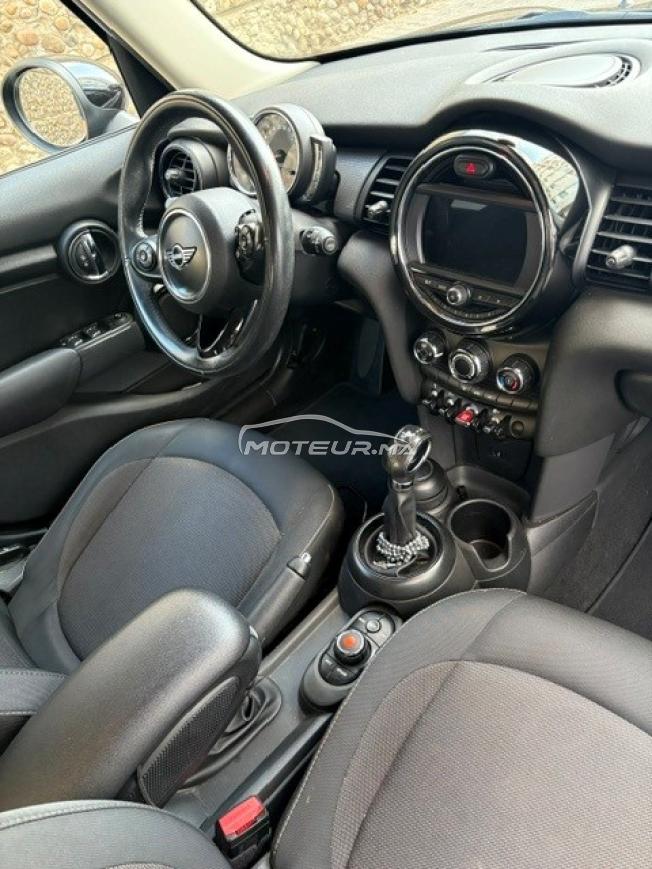 Mini Cooper D 5 portes en excellent état. Véhicule première main.
