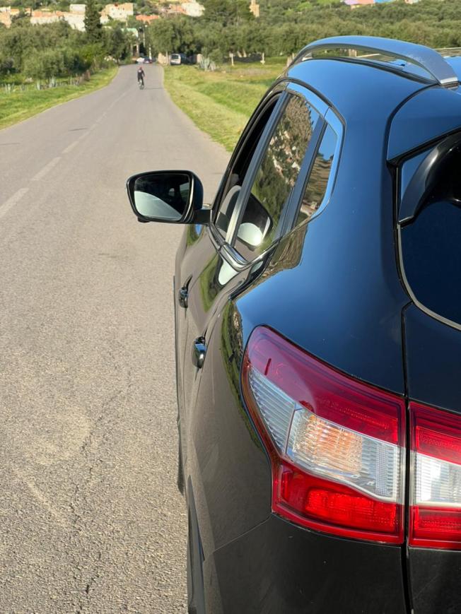 Je mets en vente ma Nissan Qashqai, année 2017, en très bon état, bien entretenue et agréable à conduire.