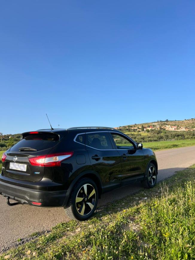 Je mets en vente ma Nissan Qashqai, année 2017, en très bon état, bien entretenue et agréable à conduire.