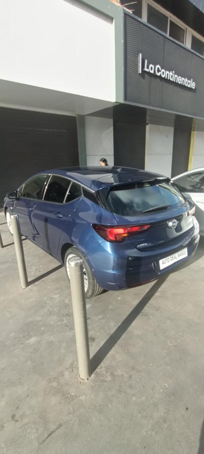 Opel Astra Diesel de 2021 Diesel-Automatique-94000 km