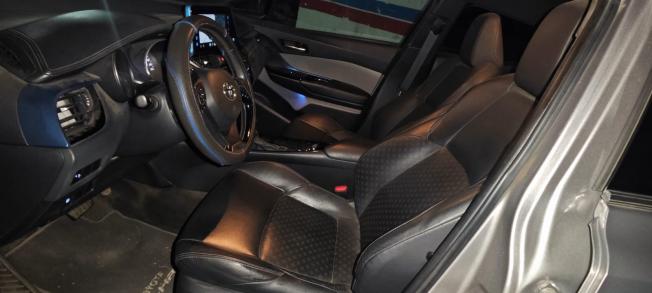 Toyota C-HR très bon état faible kilométrage