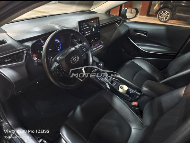 Toyota Corolla Prestige Hybride 2019 Distinctive  en excellent état.